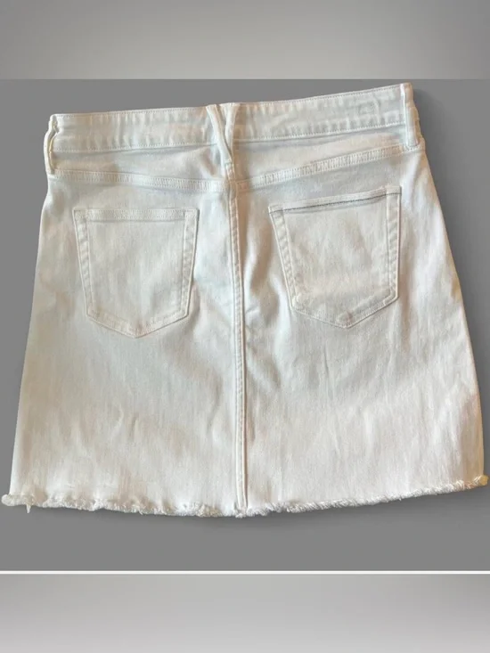 Vineyard Vines White Denim Raw Hem Mini Skirt - Size 8 - Picture 2 of 6